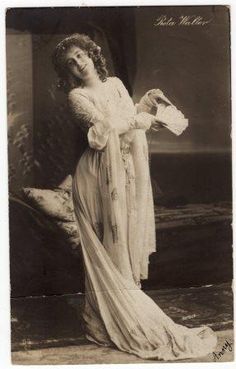 German Stage Actor/Singer - Reta Walter.  Vintage postcard GGCo 296/1.
